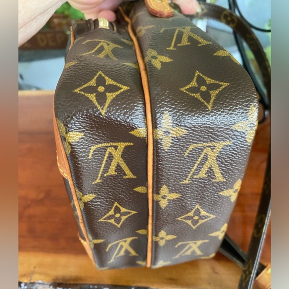 Louis Vuitton Amazon Crossbody in Beautiful Condition - Picture 6 of 16